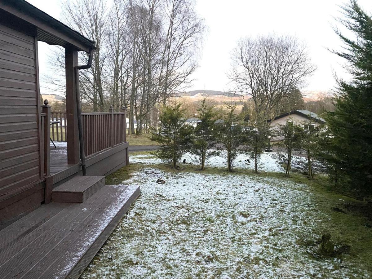 Stunning 4-Bedroom Cabin With Hot Tub In Beattock! Exteriör bild