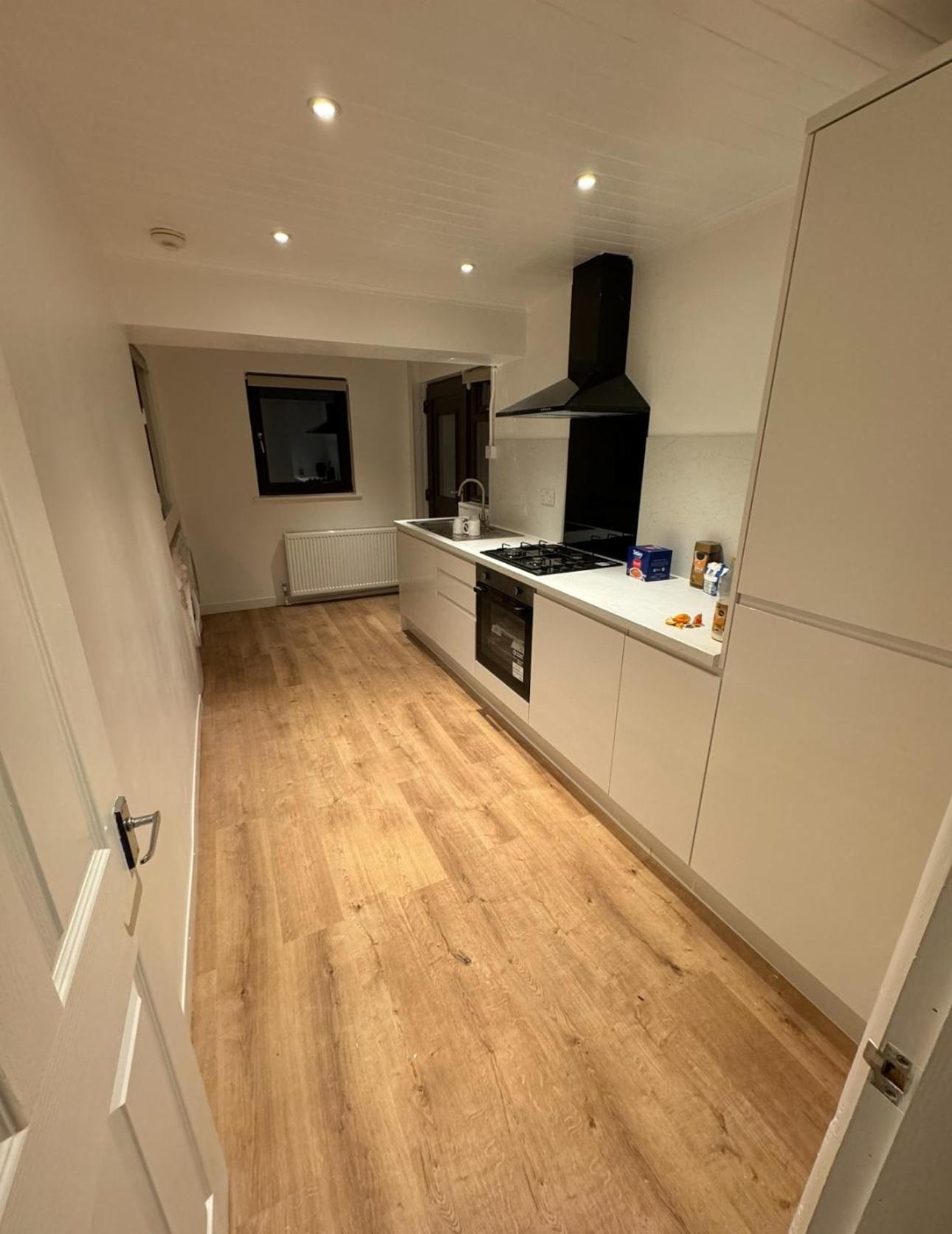 Stunning 4-Bedroom Cabin With Hot Tub In Beattock! Exteriör bild